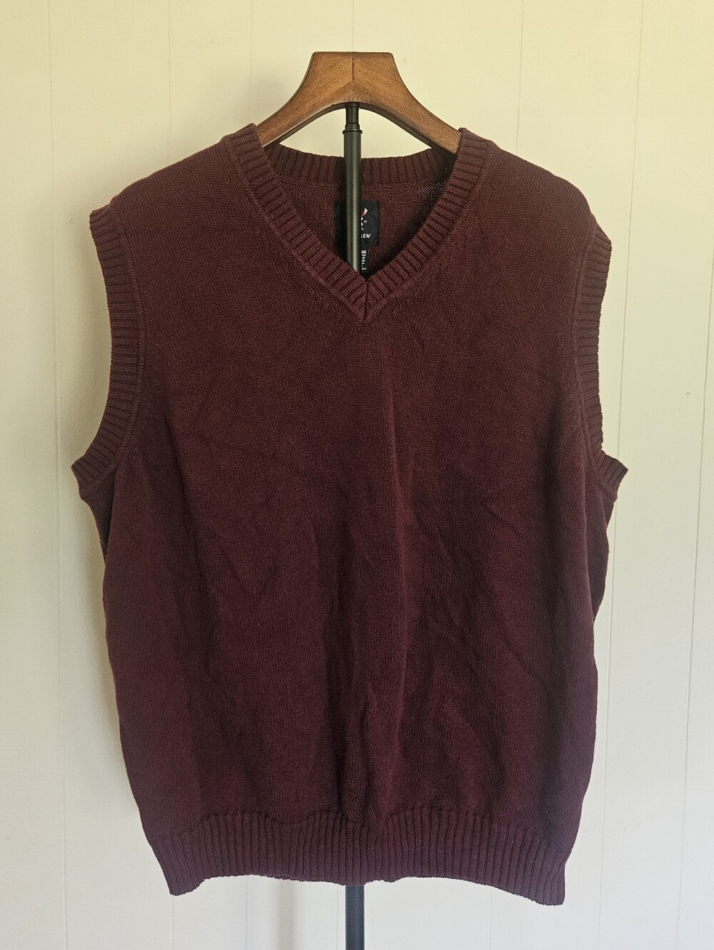Ivy Crew Men's V-Neck Sweater Vest - Burgundy Size XL